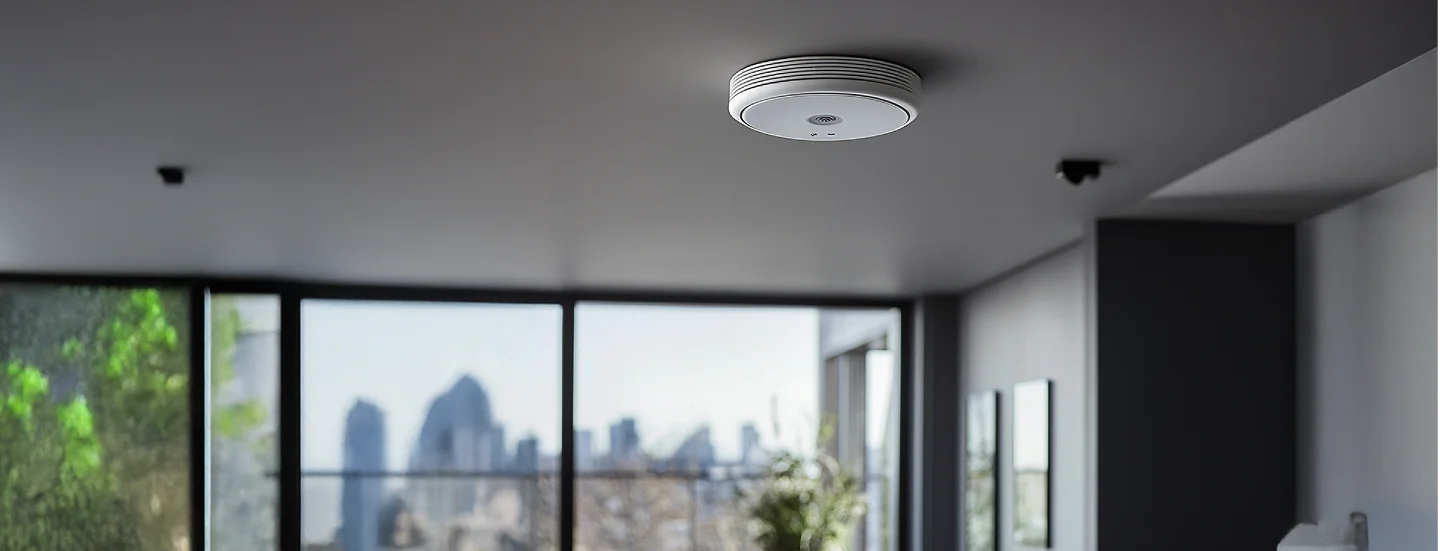 Sistema de seguridad con detector de inhibidores de señal y doble vía de comunicación para protección 24/7